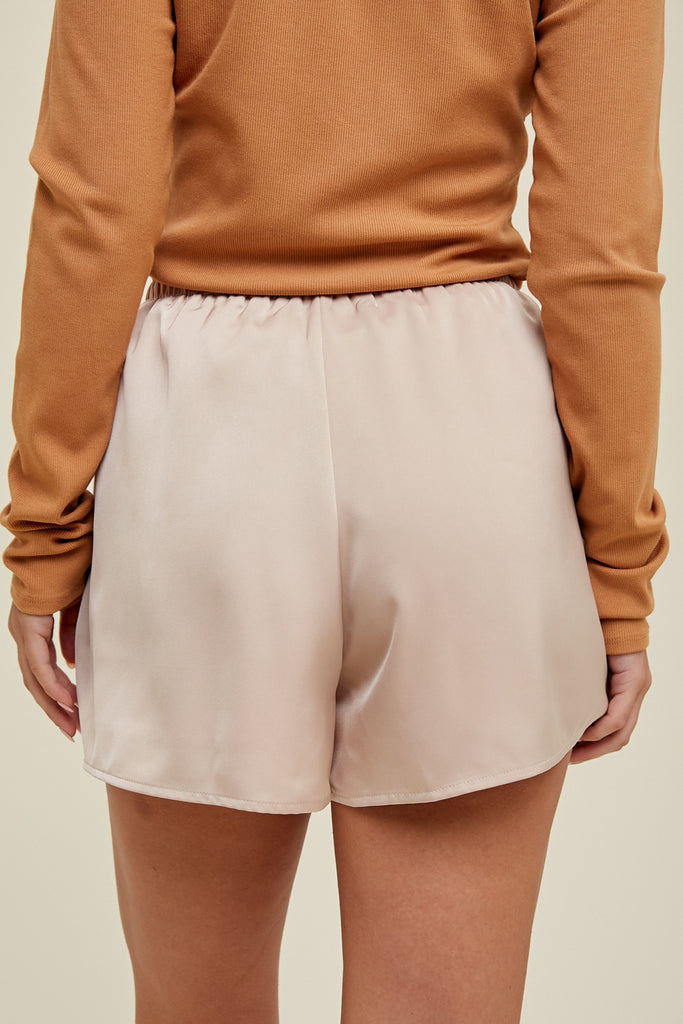 SATIN LINED SHORTS CHAMPAGNE