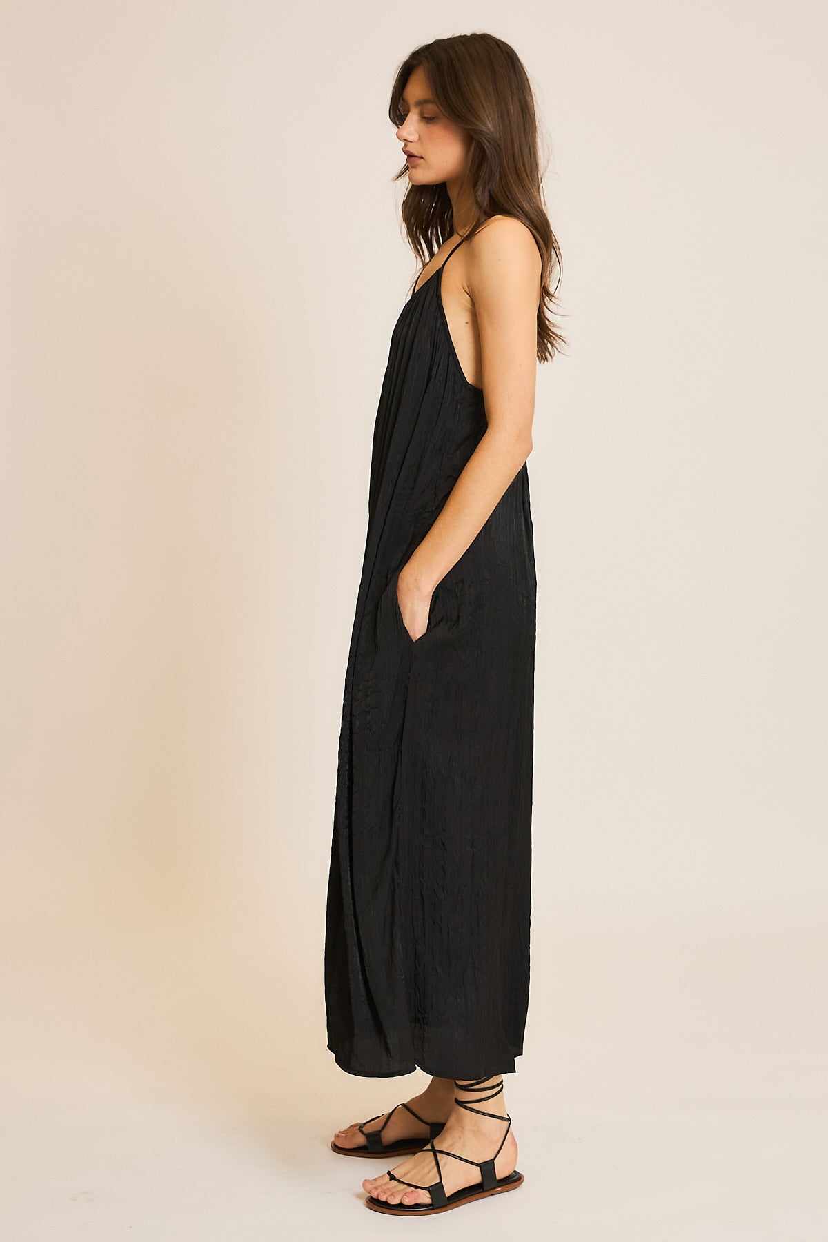 OPEN BACK CRINKLE MIDI DRESS BLACK