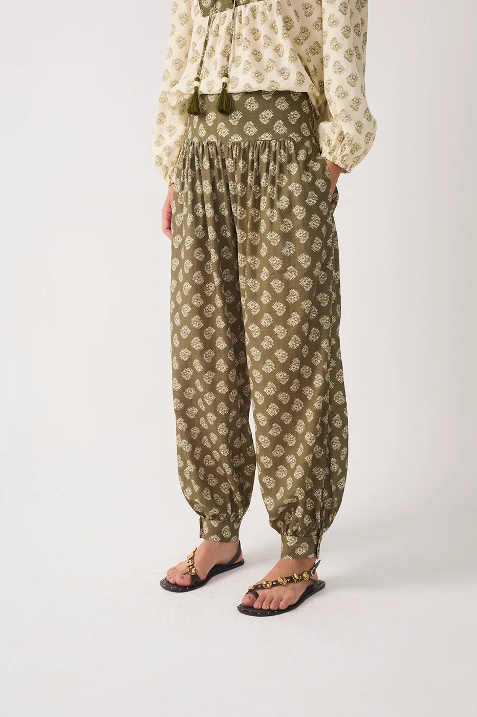 Off-White Pockets Pleated Harem Pants