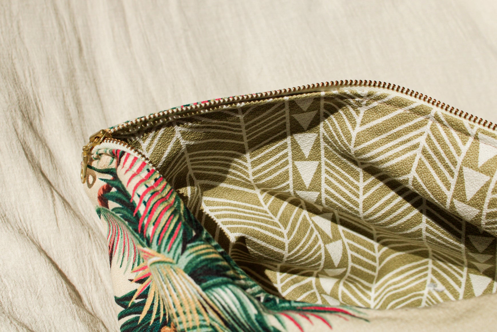 Ocean State of Mind Tropical Clutch