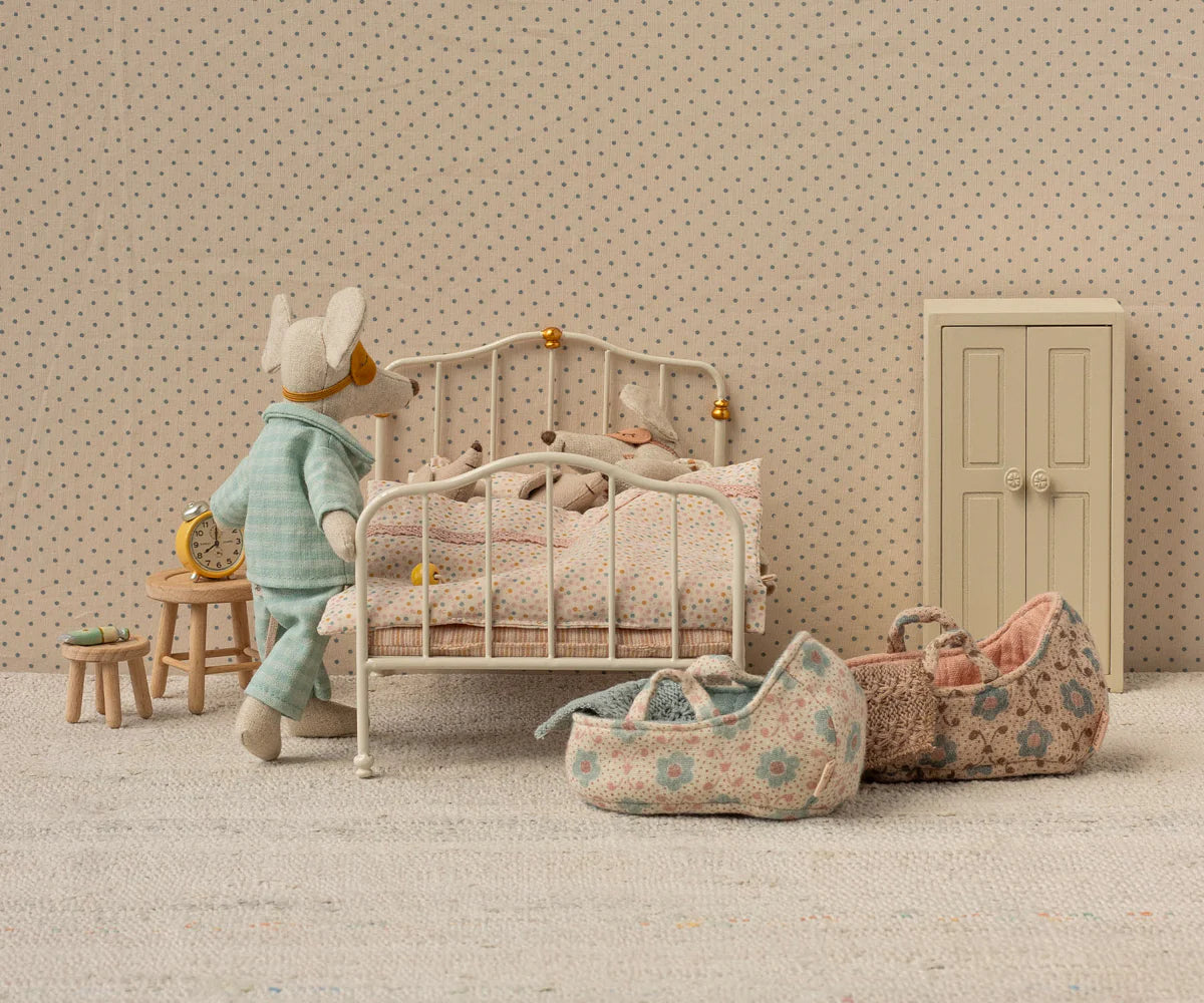 Maileg Vintage Mouse Bed Off White