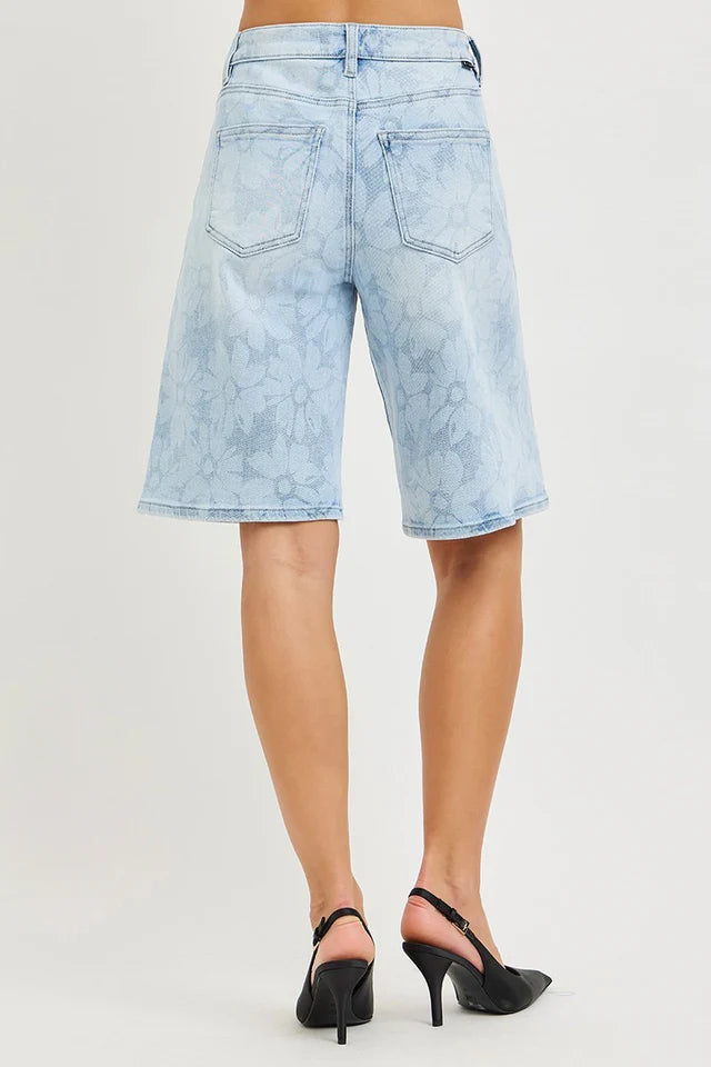 Slouch Bermuda Jeans in Light Floral Print
