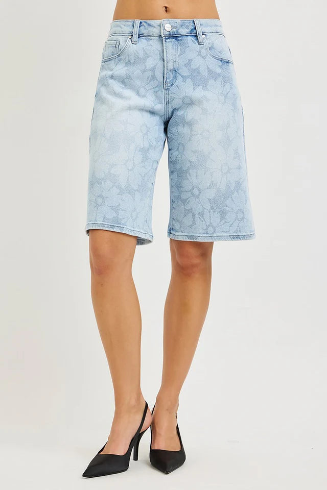 Slouch Bermuda Jeans in Light Floral Print