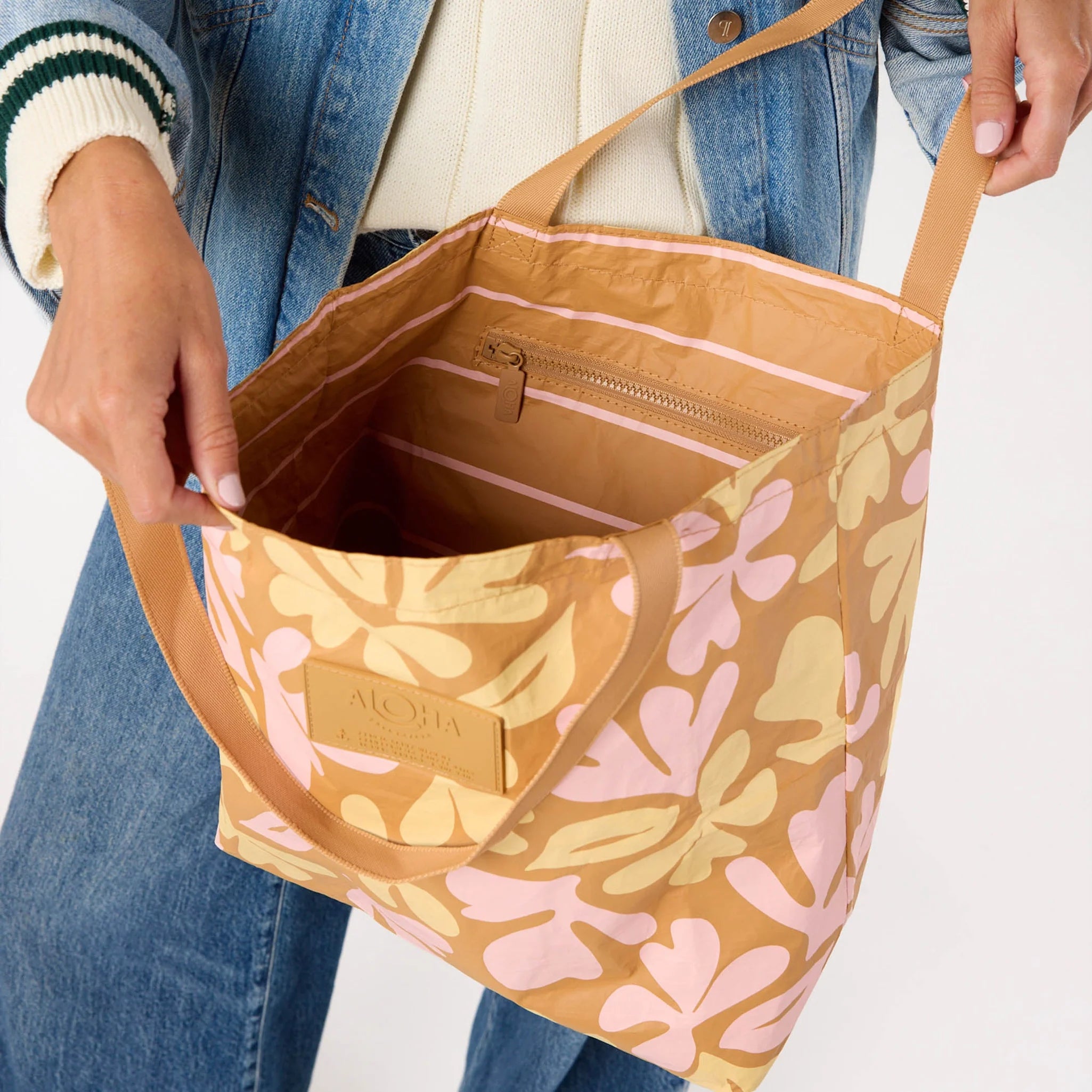 Aloha Swoosh Reversible Tote Hey Girl/Tan
