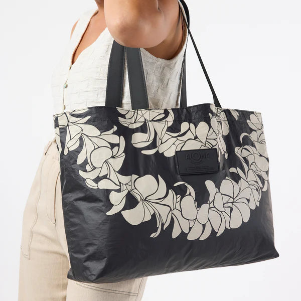 Aloha Plumeria Lei Holo Holo Sandstone/Black