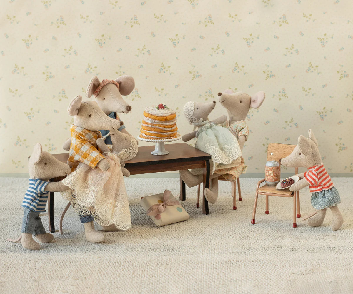 Baby Mouse in Gown, Powder