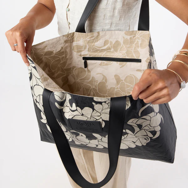 Aloha Plumeria Lei Holo Holo Sandstone/Black