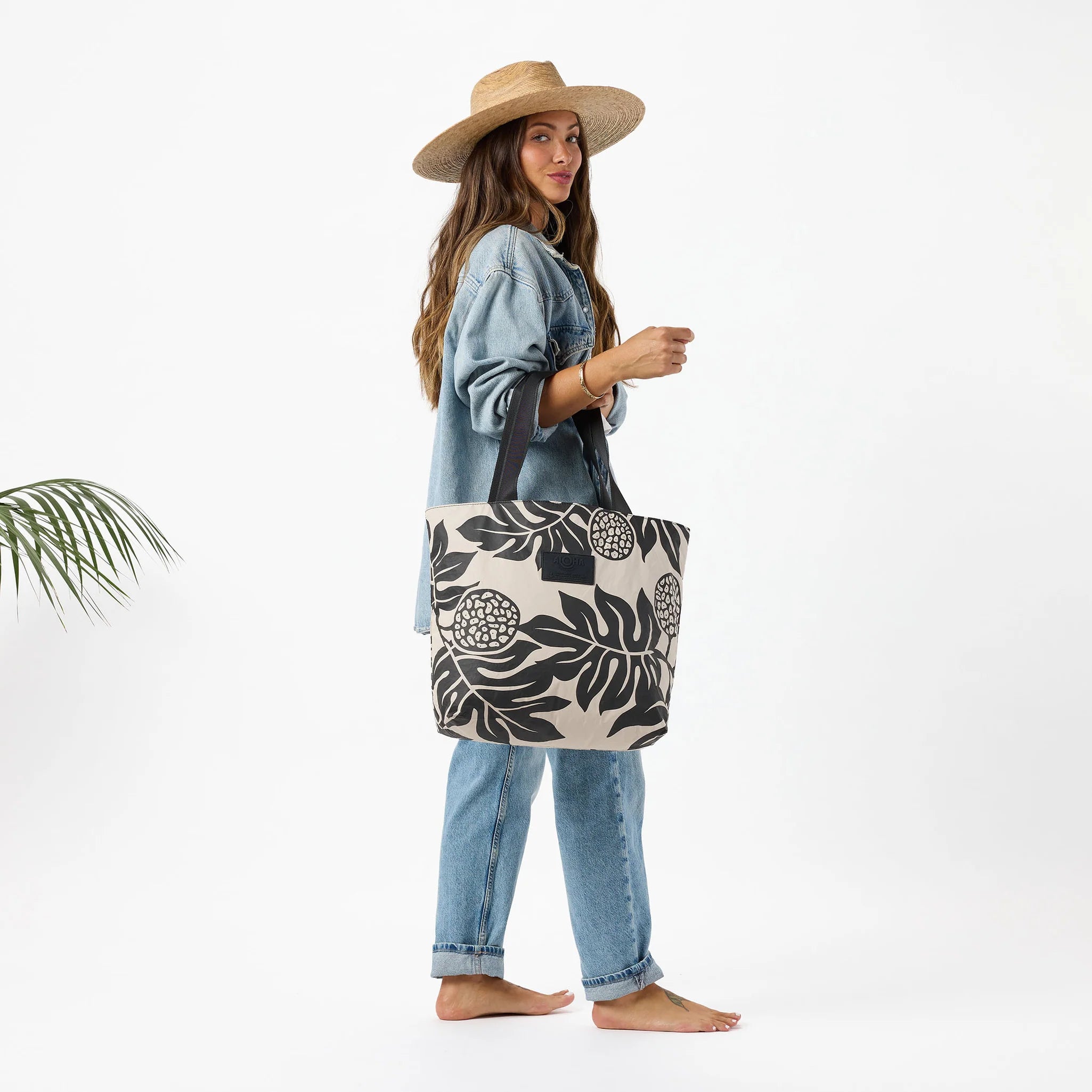 Aloha Holomua Day Tripper in Black