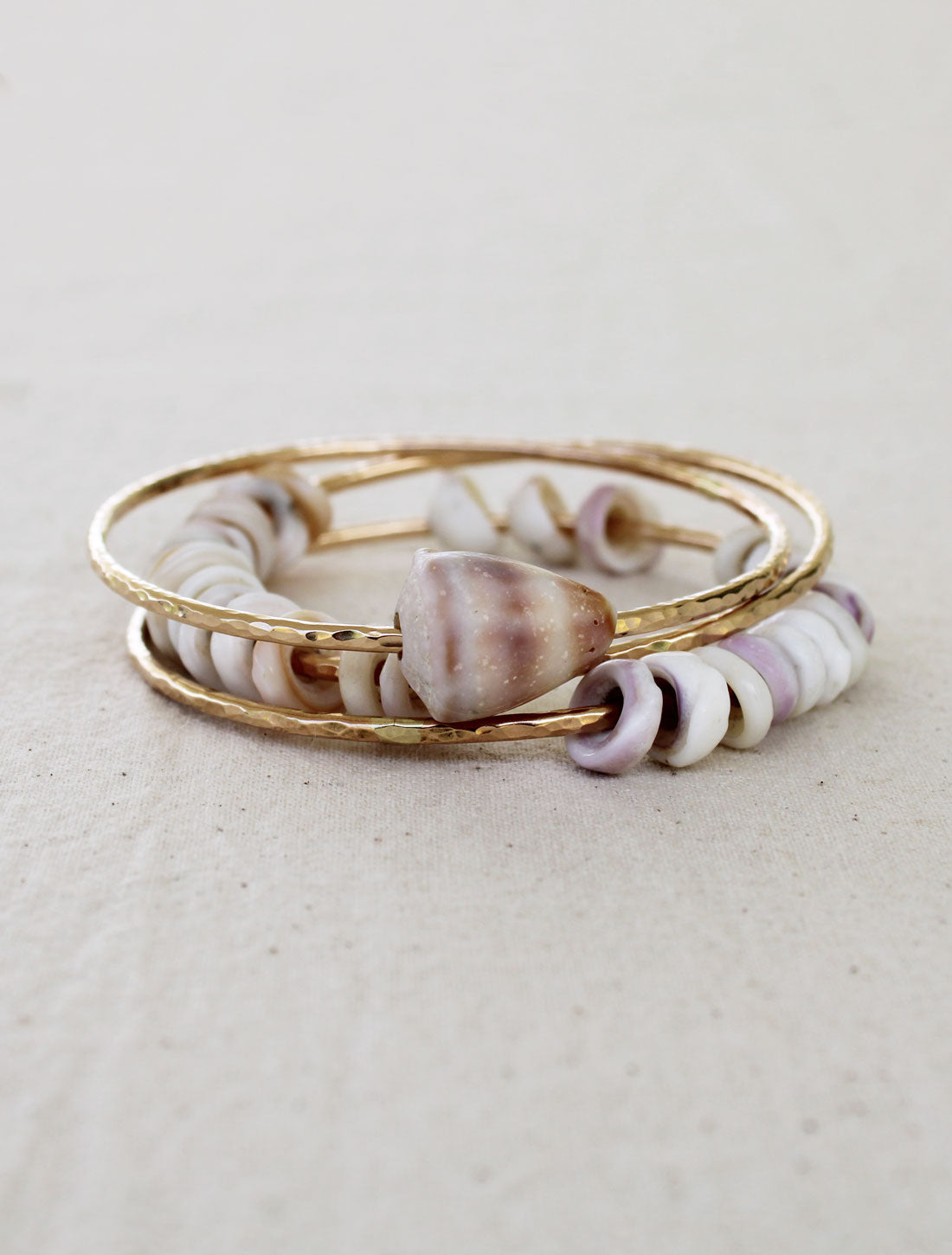 Gold Sea Shell Bangle 001