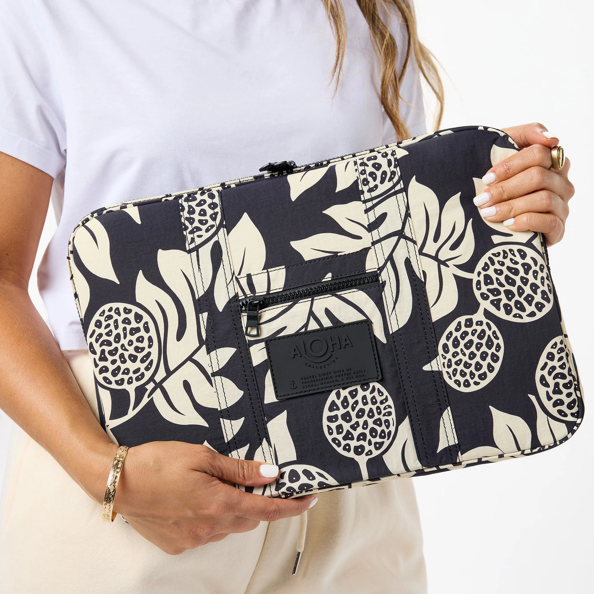 Holomua Laptop 16" Case-Sand on Black