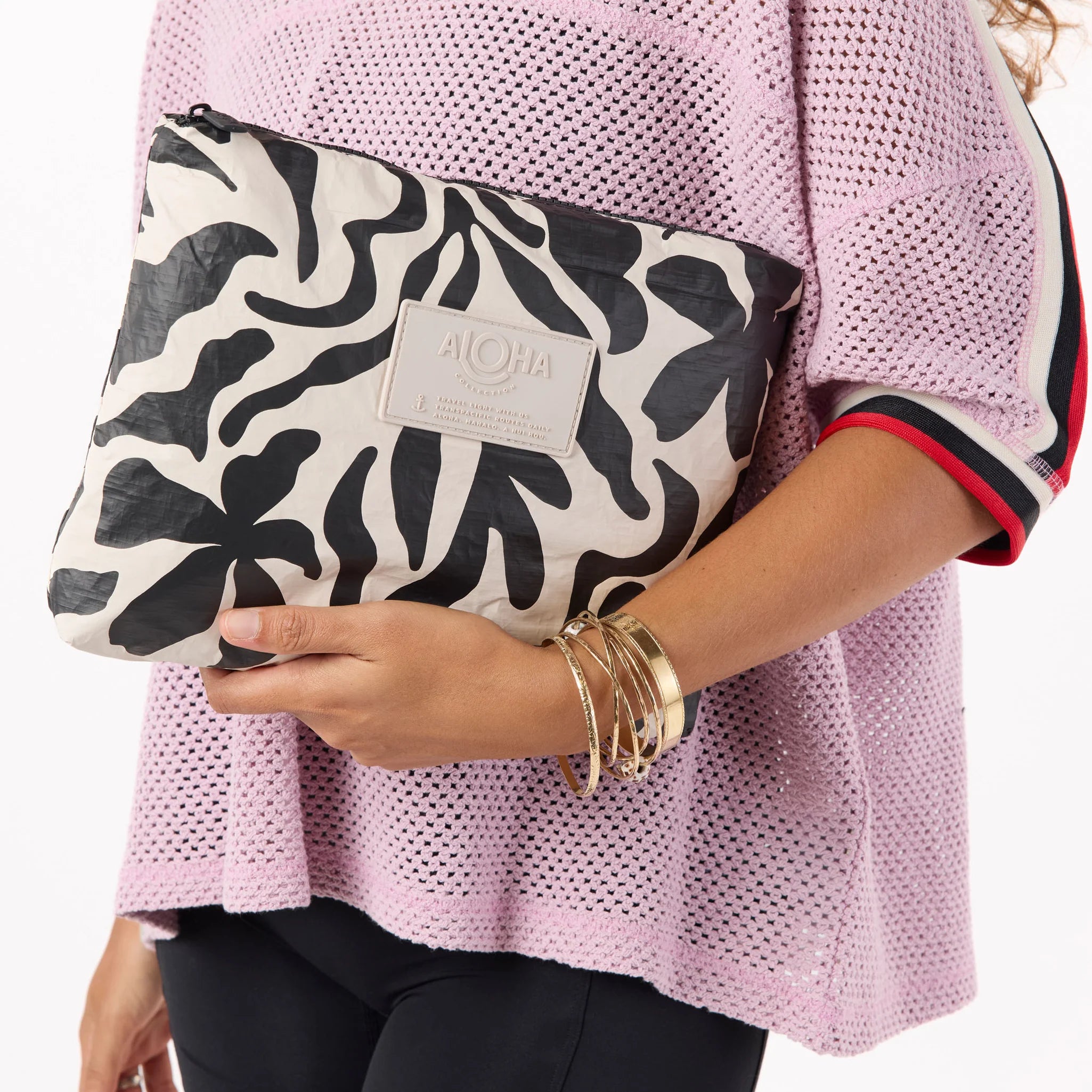 Aloha Float Mid Pouch | Black on Sandstone