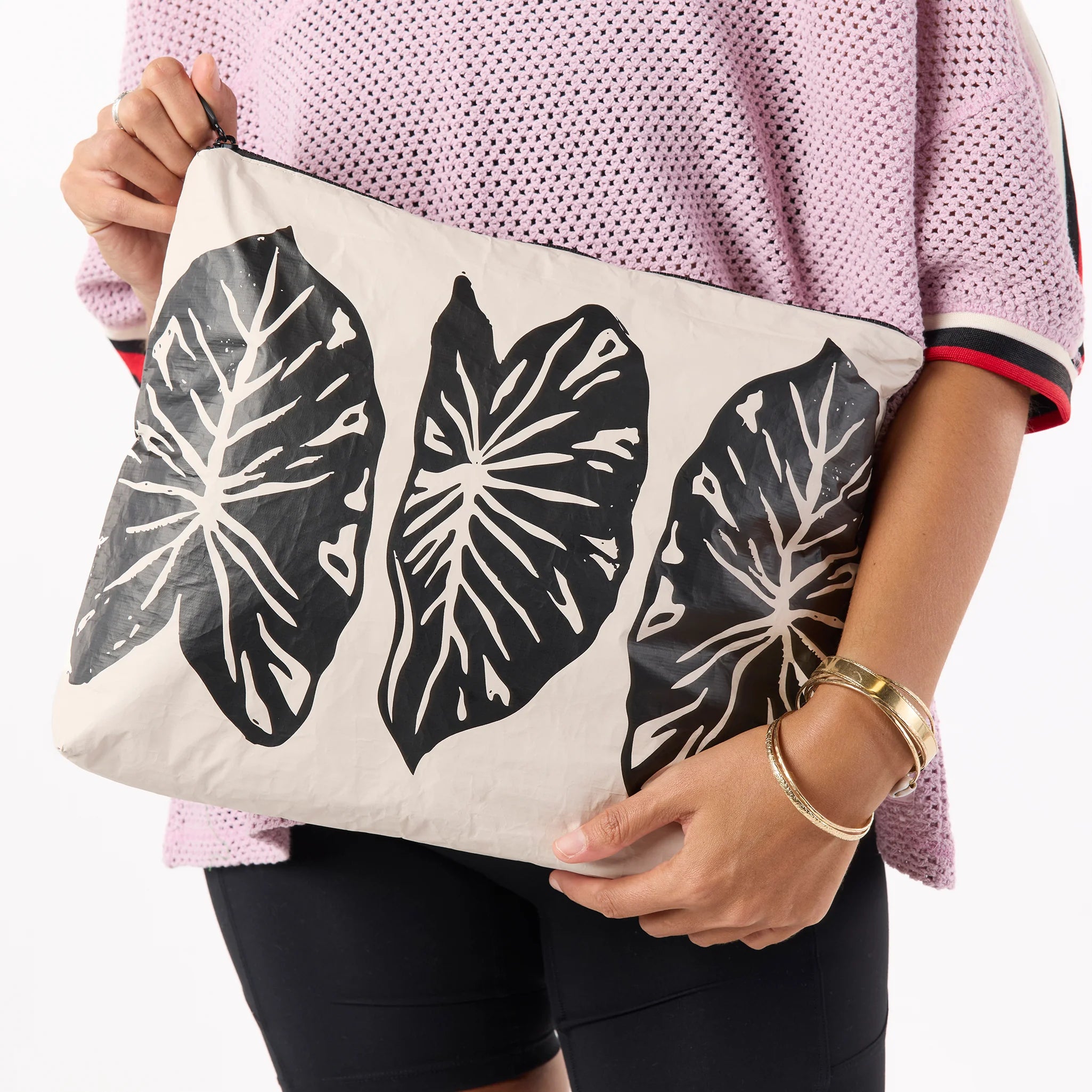 Aloha Kalo Max Pouch | Black on Sandstone
