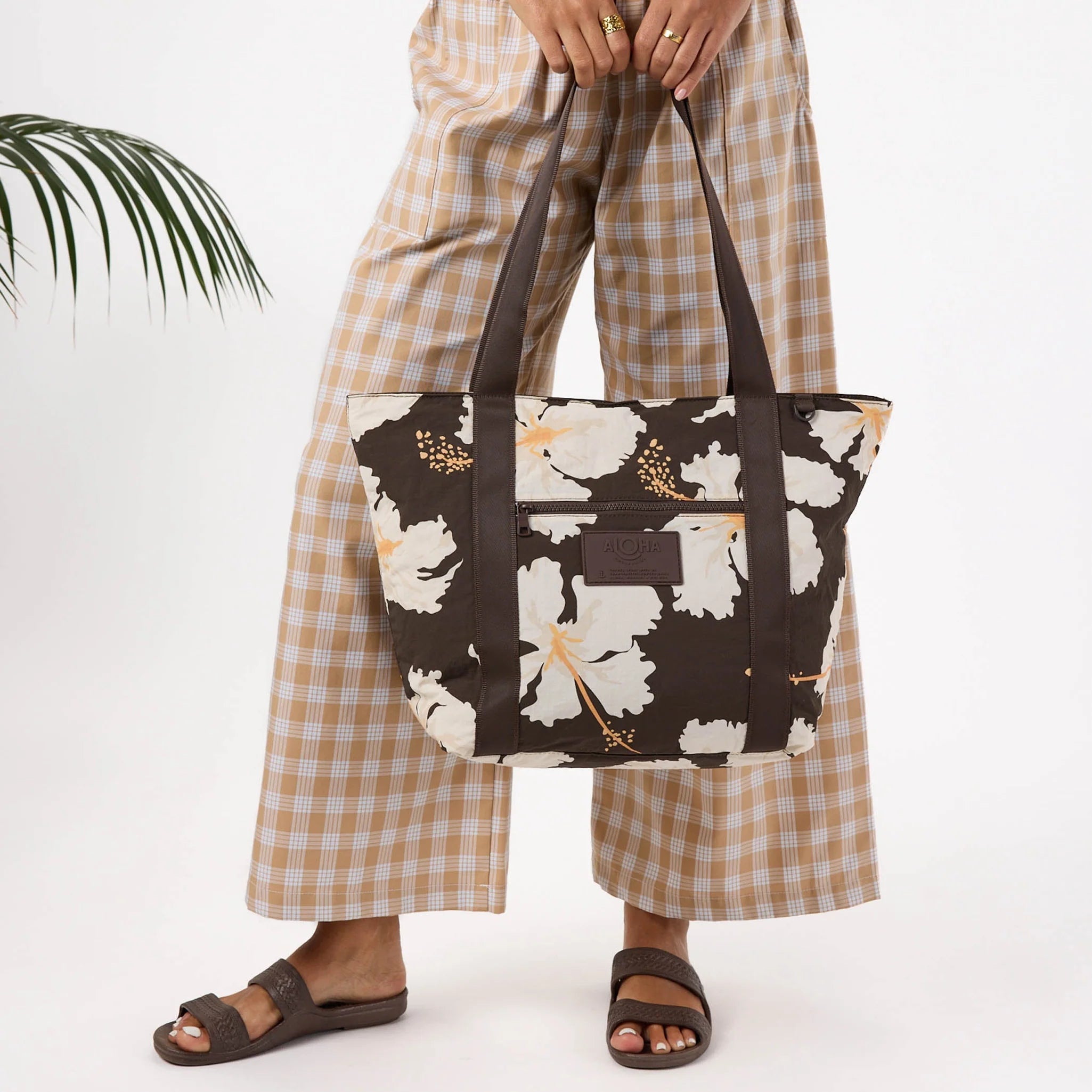 Aloha Tahaa Nylon Zipper Tote Chocolate