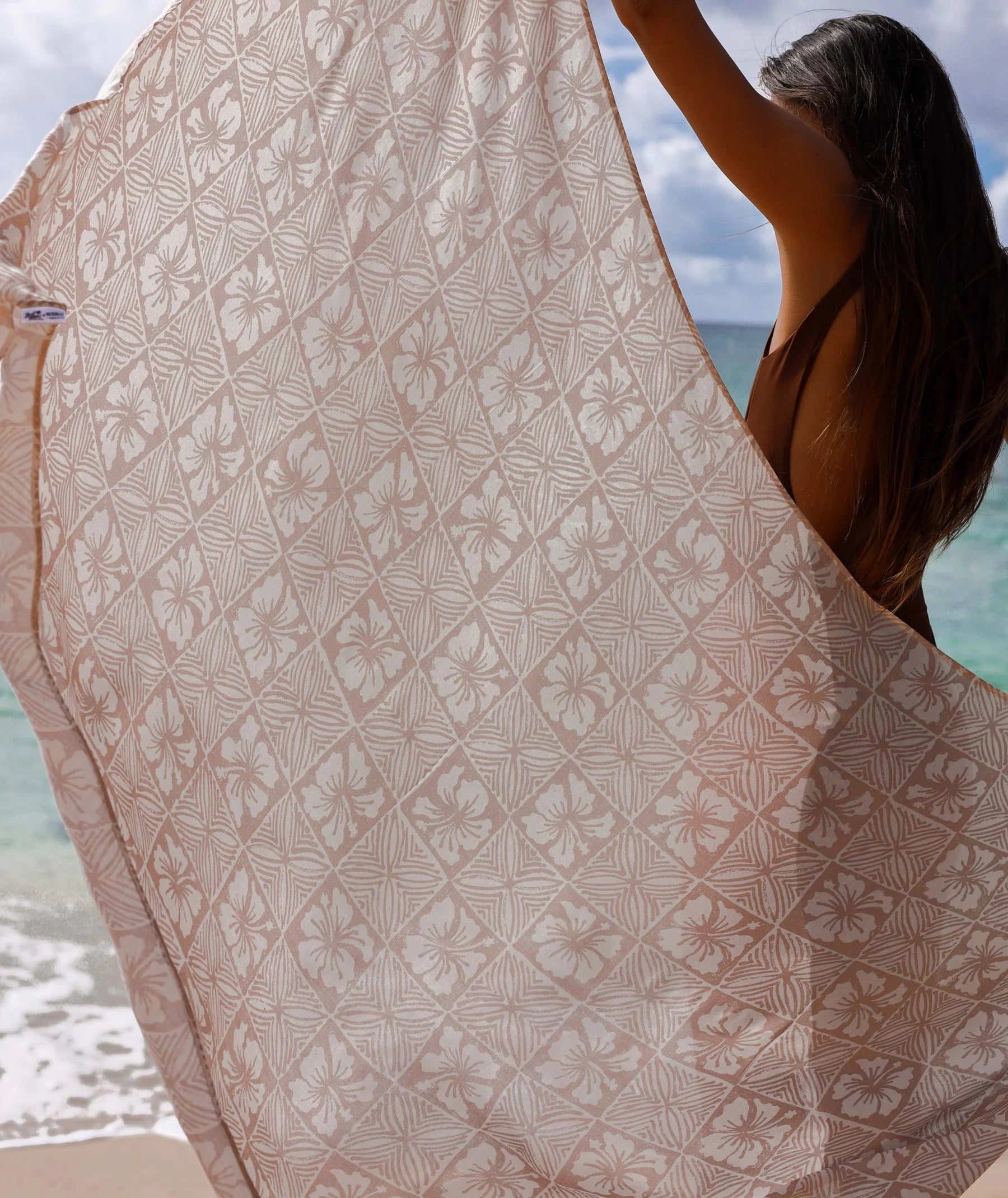 Aloha Pareo Hibiscus Tile
