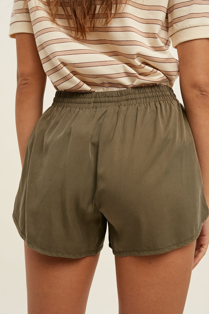 OLIVE SHORTS WITH DRAWSTRING