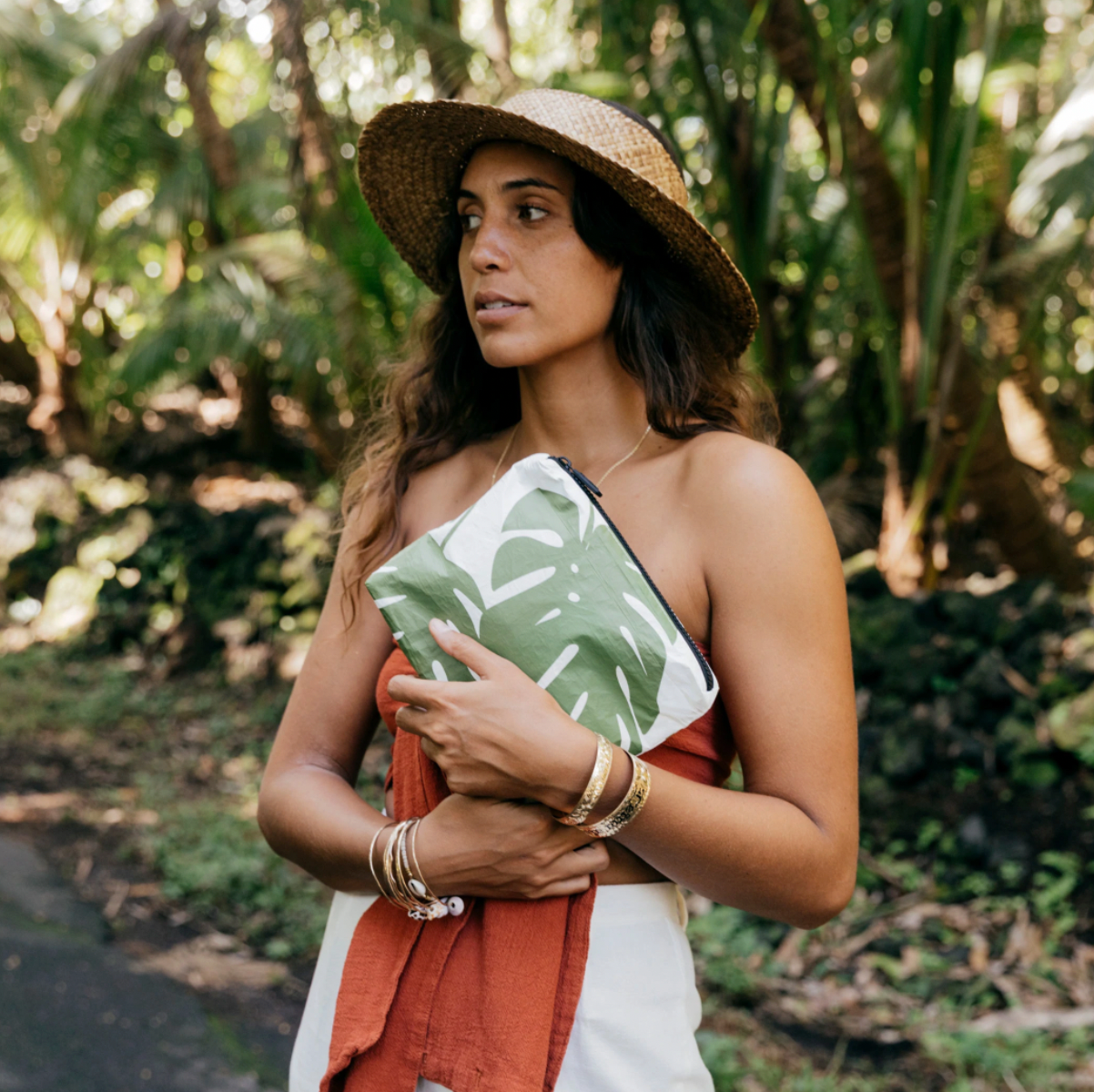 Small Monstera Pouch in Seaweed